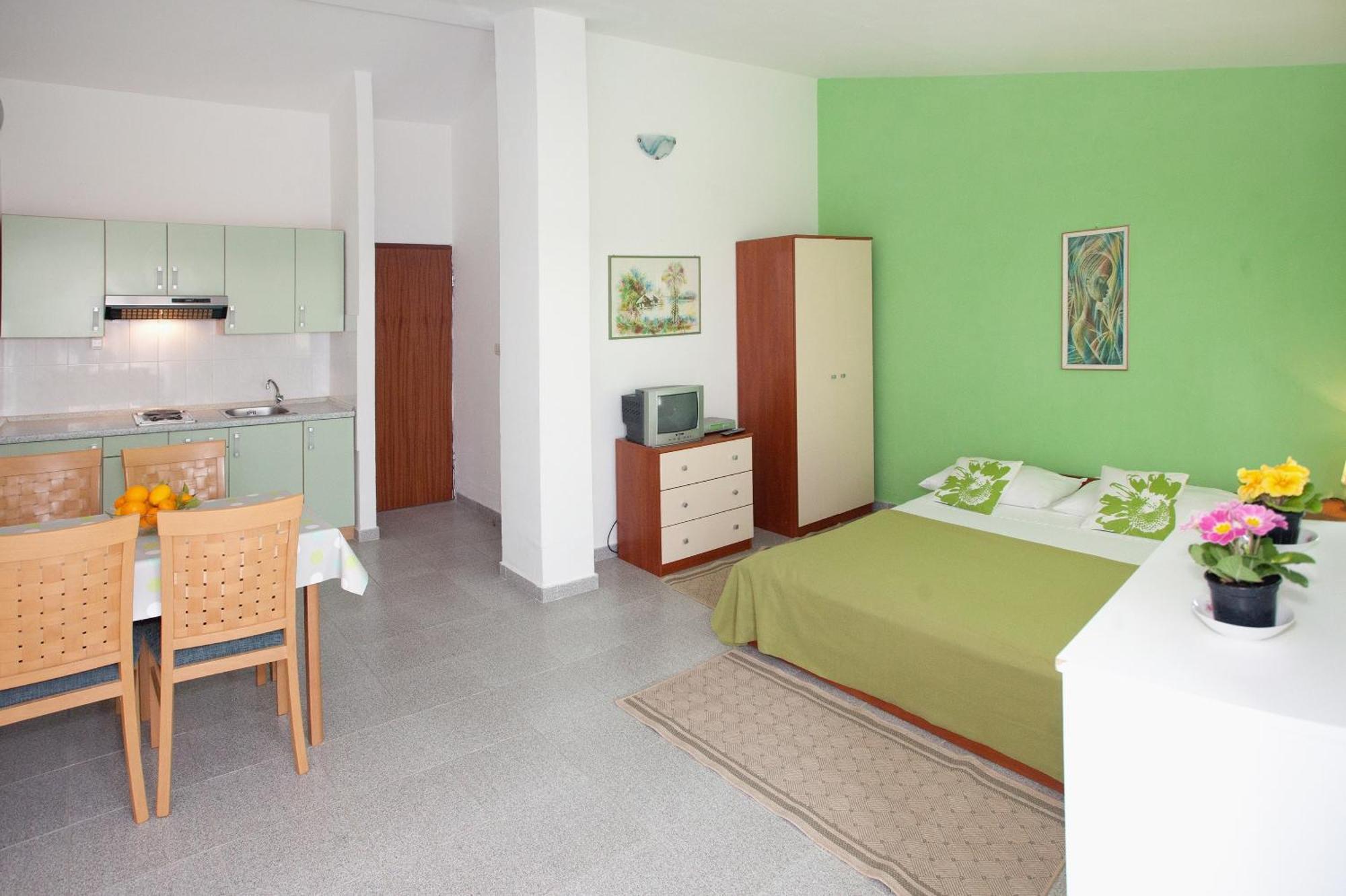 Apartments By The Sea Rastici, Ciovo - 2104 트로기르 객실 사진
